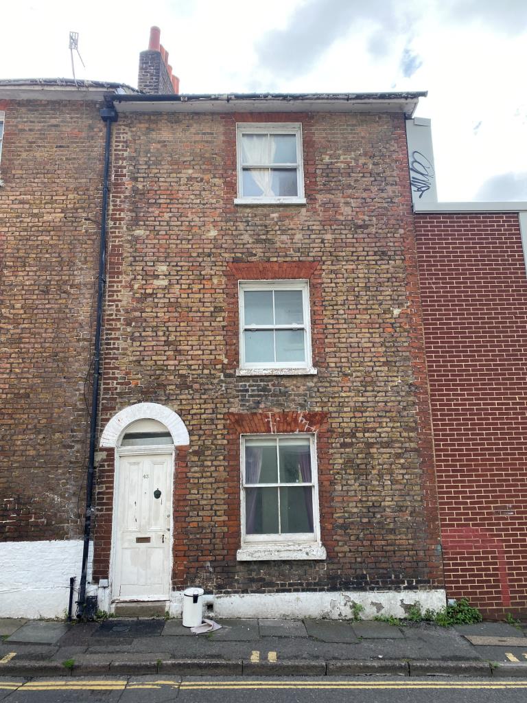 Lot: 76 - FOUR-BEDROOM HMO IN BRIGHTON CITY CENTRE - 